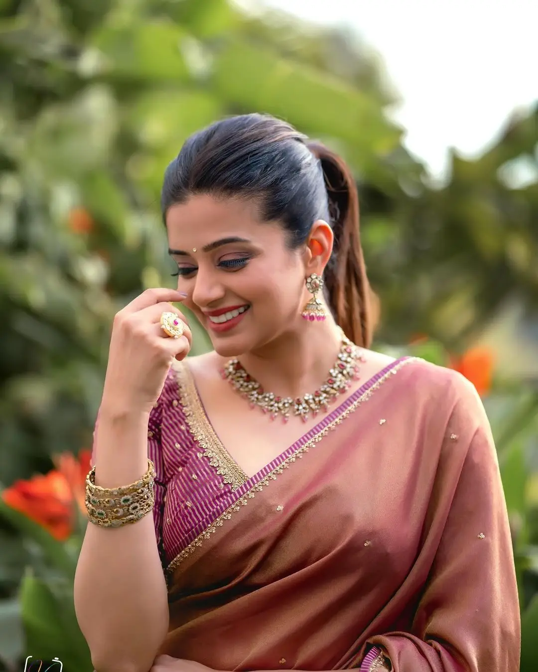 TELUGU TV ACTRESS PRIYAMANI IN ORANGE SAREE BLOUSE 7